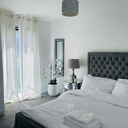 Modern, Stylish And Central Home Манчестър Екстериор снимка
