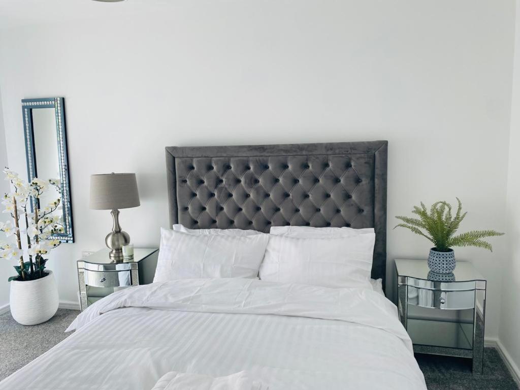 Modern, Stylish And Central Home Манчестър Екстериор снимка