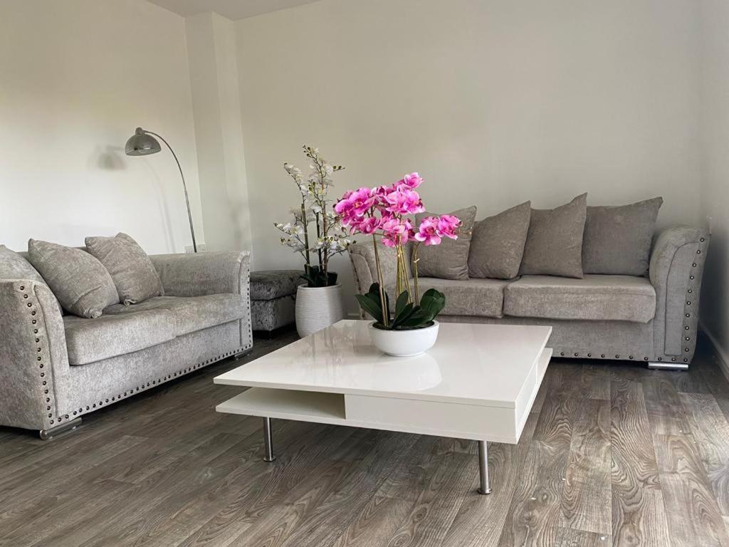 Modern, Stylish And Central Home Манчестър Екстериор снимка